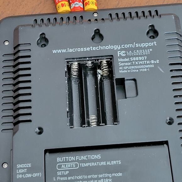 La Crosse Technology S88907 Wireless Color Weather Station w/out outdoor sensor - Picture 15 of 15